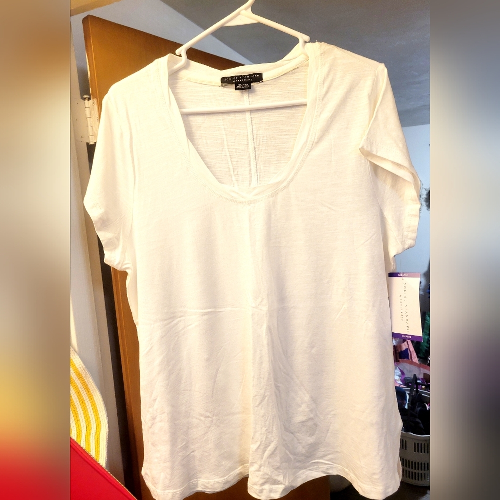 New pretty Social Standard Top size 2xl